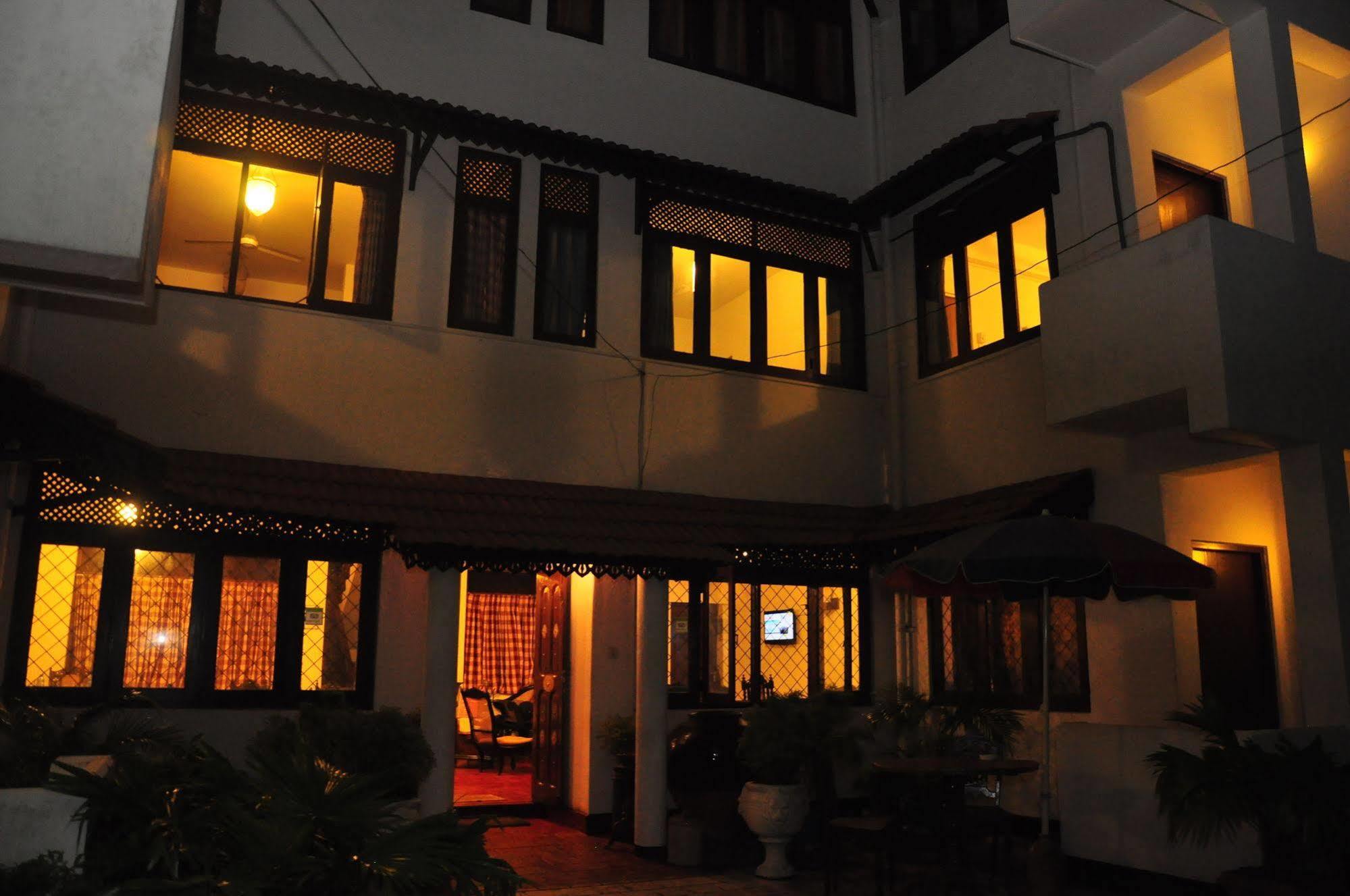 Blue Seas Guest House Dehiwala-Mount Lavinia Zewnętrze zdjęcie
