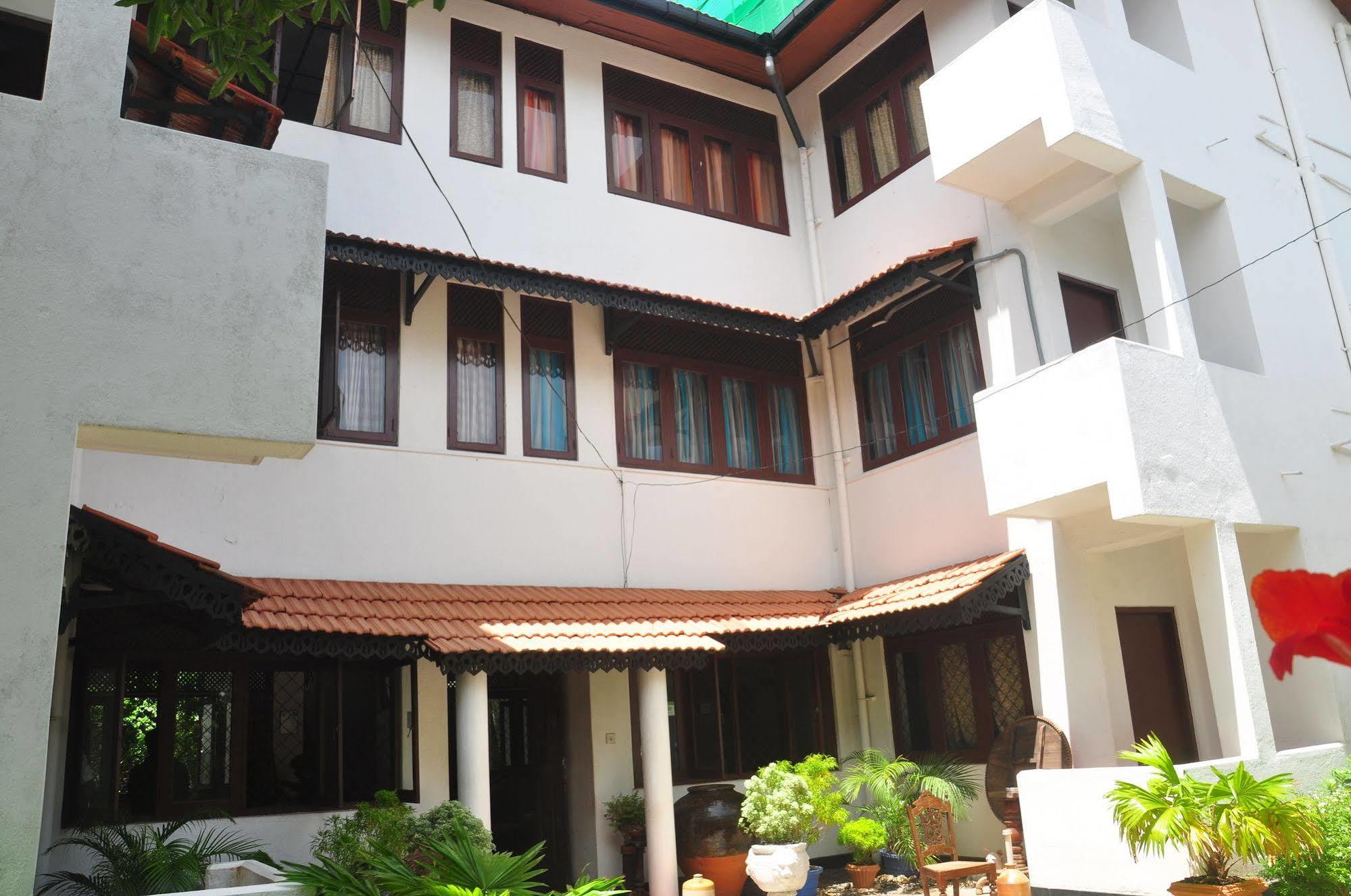 Blue Seas Guest House Dehiwala-Mount Lavinia Zewnętrze zdjęcie
