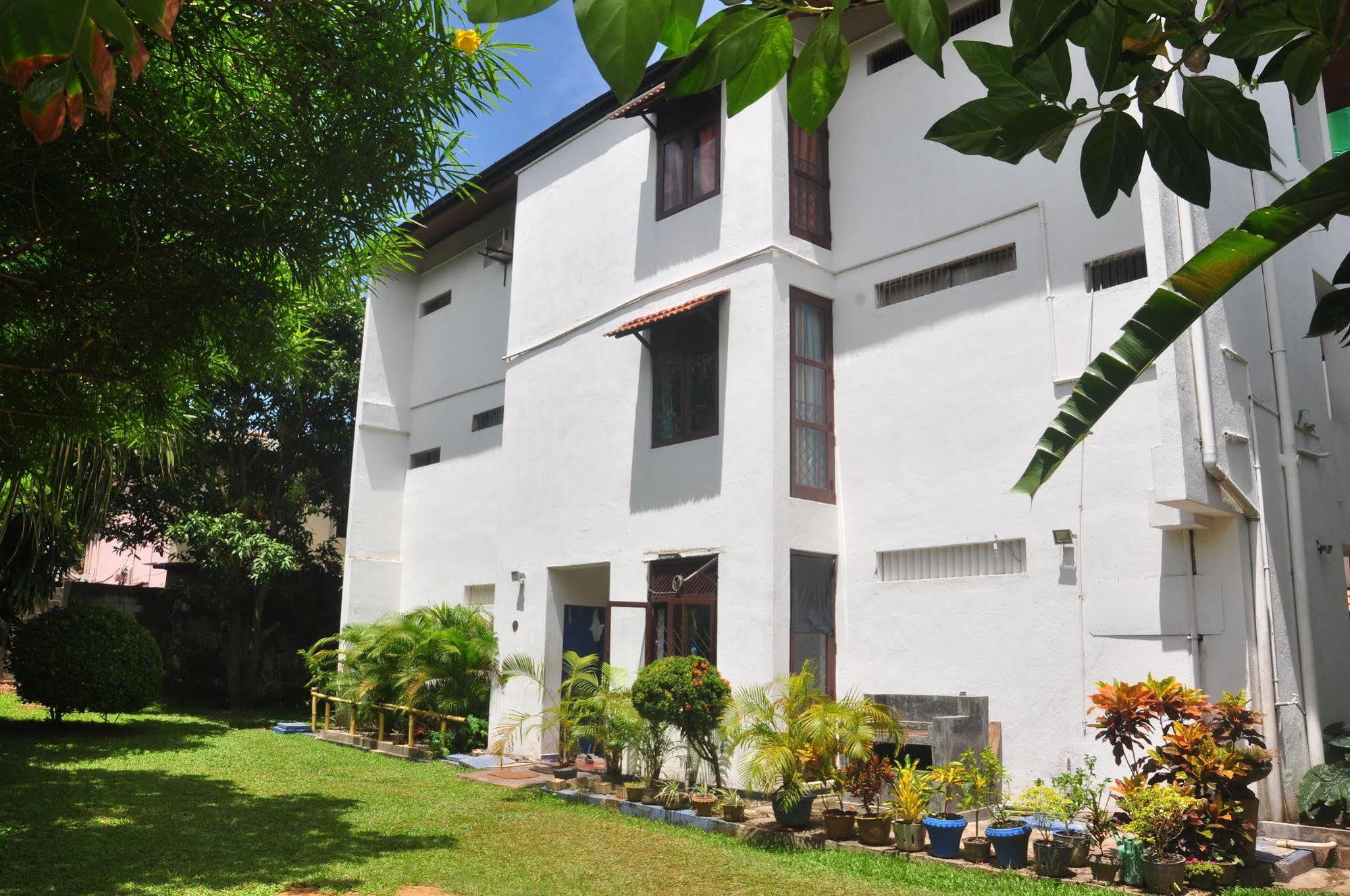 Blue Seas Guest House Dehiwala-Mount Lavinia Zewnętrze zdjęcie